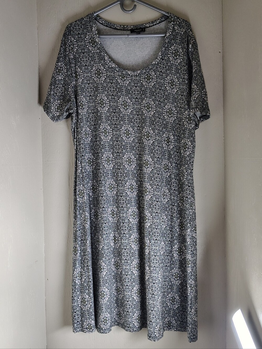 Premise Gray & White Floral Knit Scoop Neck Dress - Size 2X
